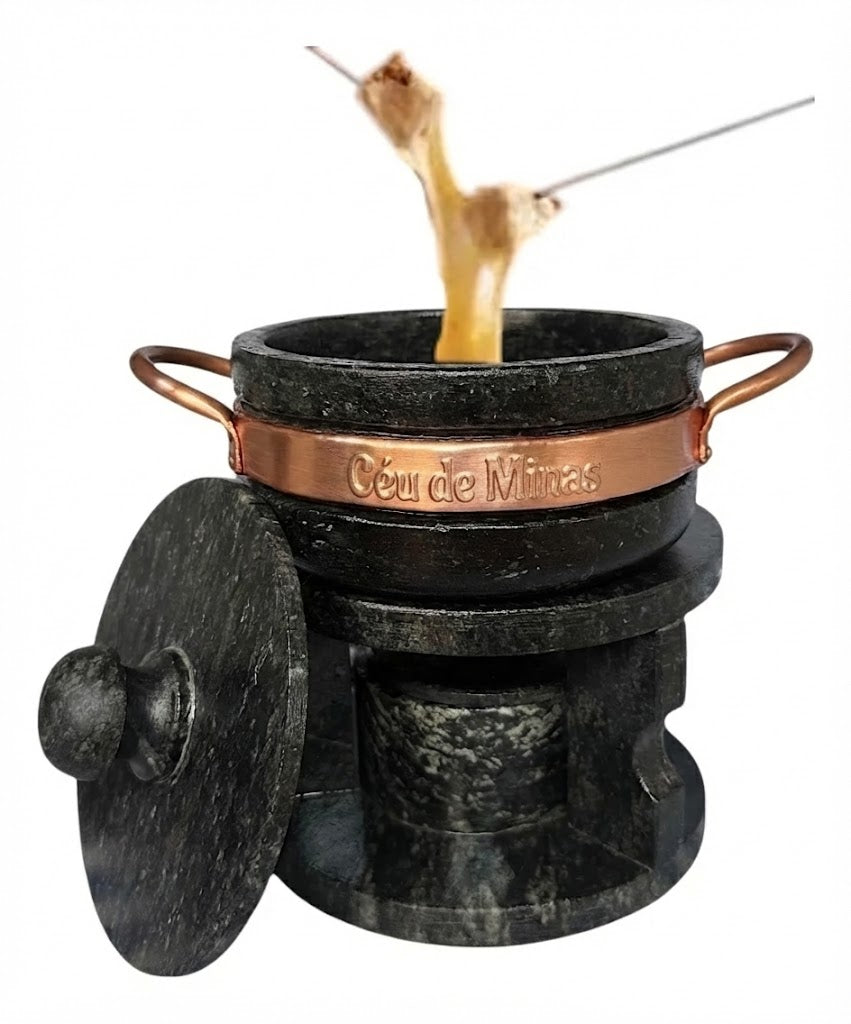 KIT Fondue Artesanal CÉU DE MINAS – Pedra-Sabão Natural 500 ml